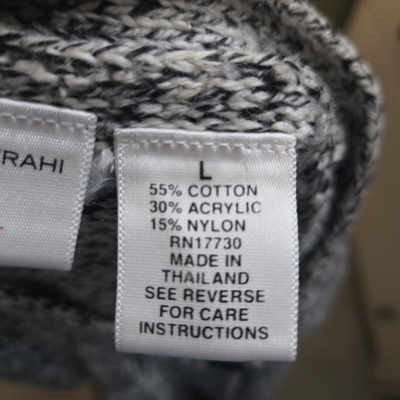 💚 2/$12 or 3/$17  Isaac Mizrahi Black & Creamy White Knit Cardigan - Picture 5 of 8